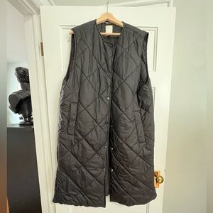 H&M long sleeveless puffer vest with side openings and pockets